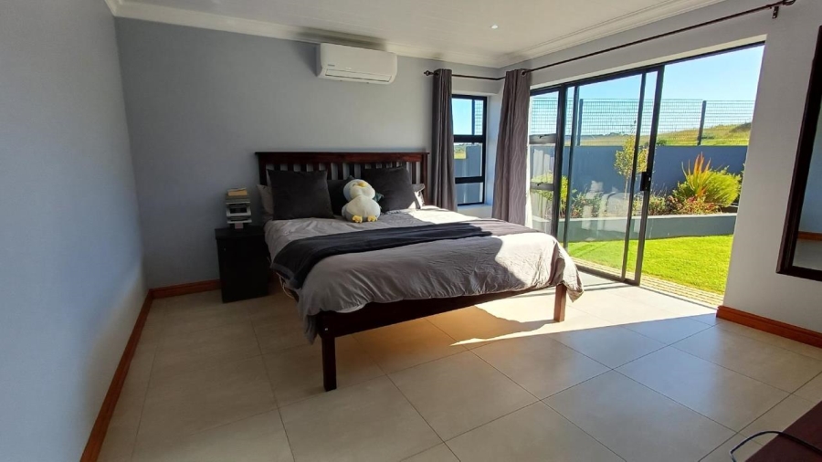 4 Bedroom Property for Sale in Outeniquabosch Western Cape